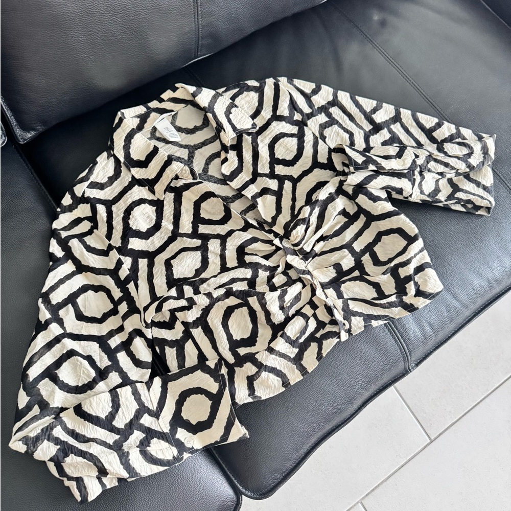 H&M Monochrome Patterned Top